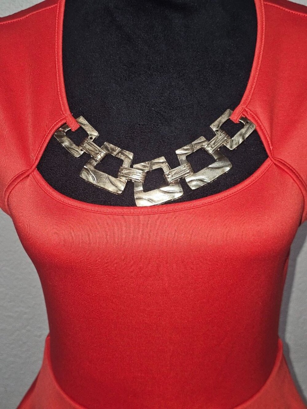 Red/Orange Peplum Dress With Gold Chain Accent Scoop Neck Sleeveless Womens Size - Picture 2 of 6